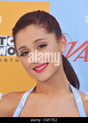 Ariana Grande im Ankunftsbereich für Variety 6. jährlichen macht der Jugendevent, Paramount Studios, Los Angeles, CA 15. September 2012. Foto von: Elizabeth Goodenough/Everett Collection Stockfoto