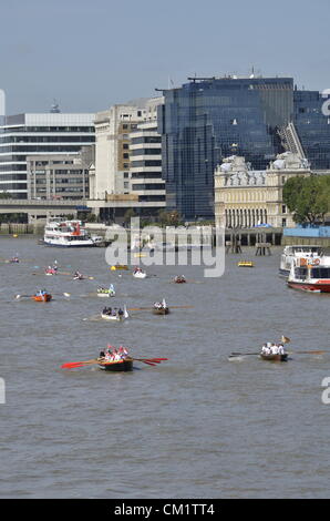 London, UK. Samstag, 15. September 2012. Die Great River Race ist eine jährliche Ruderregatta auf der Londoner Themse, manchmal bekannt als London River Marathon, über 300 Crews aus der ganzen Welt werden Particpate in der Zeile 21 Meile. Stockfoto