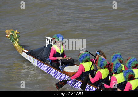 London, UK. Samstag, 15. September 2012. Die Great River Race ist eine jährliche Ruderregatta auf der Londoner Themse, manchmal bekannt als London River Marathon, über 300 Crews aus der ganzen Welt werden Particpate in der Zeile 21 Meile. Stockfoto