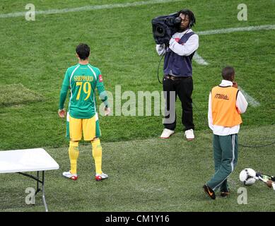 DURBAN, Südafrika - 15. SEPTEMBER, Supersport Personal bei der Arbeit während der Absa Premiership-match zwischen Golden Arrows und Mamelodi Sundowns an Moses Mabhida Stadium am 15. September 2012 in Durban, Südafrika-Foto von Anesh Debiky / Gallo Images Stockfoto