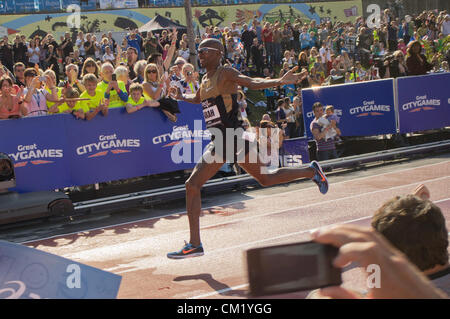 Mo Farah gewinnt 2 Meile invitational Rennens an der 2012 Great North City Spiele In Newcastle Upon Tyne Stockfoto