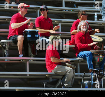 16. September 2012 - Albuquerque, NM, USA - 091612. Trommler spielen auf der Tribüne während des Spiels UNM Lobos und UC Irvine auf Sonntag, 16. September 2012. (Kredit-Bild: © Adolphe Pierre-Louis/Albuquerque Journal/ZUMAPRESS.com) Stockfoto