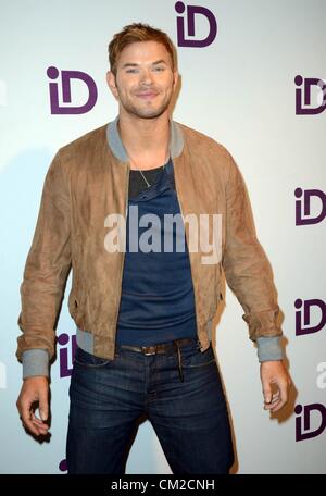 Kellan Lutz im Ankunftsbereich für Kellan Lutz startet iD Gum für Teens, Helen Mills, New York, USA. 19. September 2012. Stockfoto