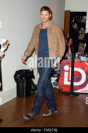 Kellan Lutz im Ankunftsbereich für Kellan Lutz startet iD Gum für Teens, Helen Mills, New York, USA. 19. September 2012. Stockfoto