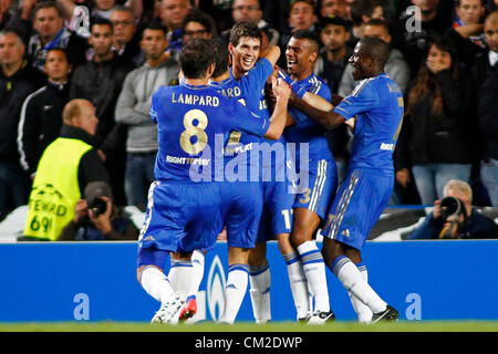 19. Sep 2012 London, England, Chelsea feiern ein Tor in der UEFA Champions League-Fußballspiel zwischen Chelsea (GBR) und Juventus Turin (ITA) an der Stamford Bridge gespielt. Obligatorische Kredit: Mitchell Gunn/ESPA Stockfoto