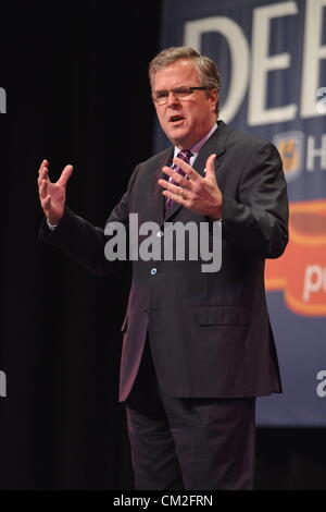 19. September 2012 spricht - Hempstead, New York, USA - ehemaliger Gouverneur von Florida JEB BUSH an der Hofstra University "Amerikas Versprechen in unsicheren Zeiten." Dieser Vortrag ist Teil der "Debatte 2012 stolz Politics and Policy" Events. Stockfoto