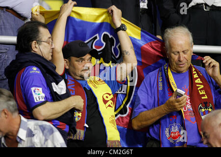 20.09.2012 - Europa League Fußball Europa, Gruppe 1. Spieltag, Levante UD vs. Helsingborg - Levante UD Unterstützer zu Beginn des Spiels Stockfoto