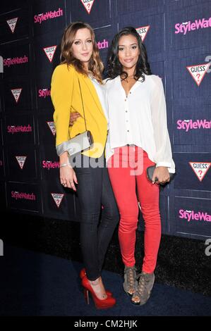 USA. Katie Cassidy, Annie Ilonzeh im Ankunftsbereich für People StyleWatch Hollywood Denim Party, Palihouse, West Hollywood, Los Angeles, CA 20. September 2012. Foto von: Elizabeth Goodenough/Everett Collection Stockfoto