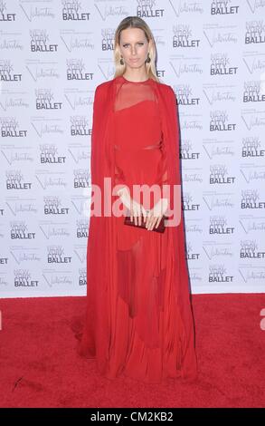 Karolina Kurkova im Ankunftsbereich für 2012 New York City Ballet Herbst Gala feiert Valentino, David H. Koch Theater im Lincoln Center, New York, NY 20. September 2012. Foto von: Kristin Callahan/Everett Collection Stockfoto