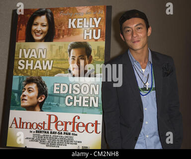 21. September 2012 - Los Angeles, Kalifornien (CA, USA - Schauspieler Edison Chen kommt bei der Eröffnung des fast perfekt in Los Angeles am Freitag, 21. September 2012. (Kredit-Bild: © Ringo Chiu/ZUMAPRESS.com) Stockfoto