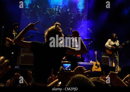 Die "Abbey Road", preisgekrönte Beatles Tribute Band bringt Tausende von begeisterten Fans zurück in den 60ern und 70ern beim Barcelona City Festival, La Merce, 2012. Stockfoto