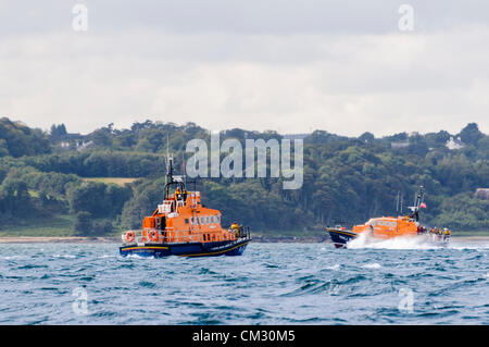 Bangor, County Down. 23.09.2012 - scan Donaghadee und Portpatrick RNLI-Rettungsboot-Crews das Meer nach Überlebenden und Körper.  Notdienste halten 'Operation Diamond", einer gemeinsamen Übung vor der Küste von North Down. Stockfoto