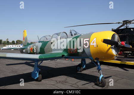 EL MONTE, Kalifornien, USA - 23. September 2012 - 1985 chinesischen NANCHANG CJ-6A Trainer auf dem Display an der El Monte Flugschau Stockfoto