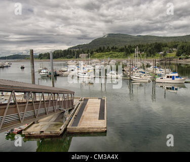 5. Juli 2012 - Borough von Juneau, Alaska, US - Angelboote/Fischerboote, Sportboot, Skiffs und kommerzielle Schiffe in den Hafen von Auke Bay, Alaska angedockt. (Kredit-Bild: © Arnold Drapkin/ZUMAPRESS.com) Stockfoto