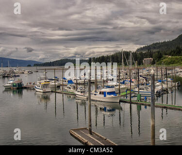 5. Juli 2012 - Borough von Juneau, Alaska, US - Angelboote/Fischerboote, Sportboot, Skiffs und kommerzielle Schiffe in den Hafen von Auke Bay, Alaska angedockt. (Kredit-Bild: © Arnold Drapkin/ZUMAPRESS.com) Stockfoto