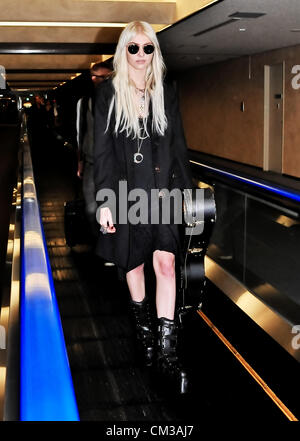 Tokyo, Japan - Taylor Momsen, 24. September 2012: Sängerin Taylor Momsen kommt am internationalen Flughafen Narita in der Präfektur Chiba, Japan. (Foto: AFLO) Stockfoto