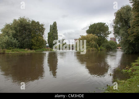 Tamworth, UK. 26. September 2012. Die angeschwollenen Fluss Anker eilt durch auf dem Weg nach sehr starken Regenfällen in den Midlands zu den River Tame in Tamworth. Stockfoto