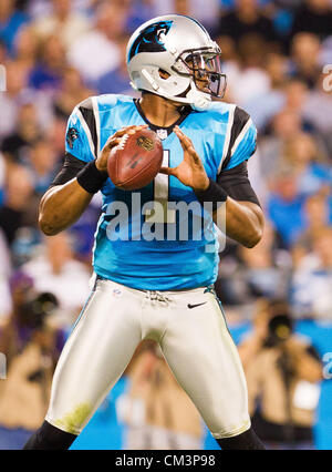 Sept. 27, 2012 - Charlotte, North Carolina, USA - Carolina Panthers QB Cam Newton (1) in Aktion während des Thursday Night Football-Spiels. (Kredit-Bild: © Anantachai Brown/ZUMAPRESS.com) Stockfoto