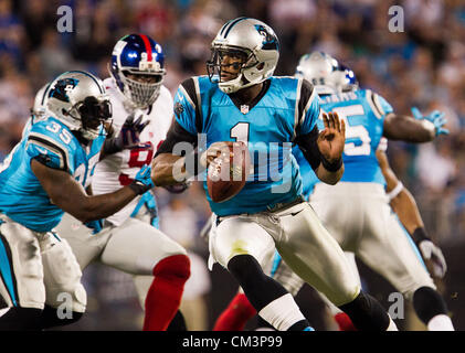 Sept. 27, 2012 - Charlotte, North Carolina, USA - Carolina Panthers QB Cam Newton (1) in Aktion. (Kredit-Bild: © Anantachai Brown/ZUMAPRESS.com) Stockfoto