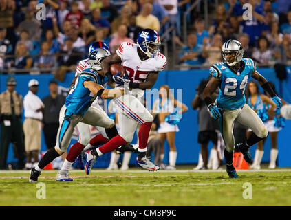 Sept. 27, 2012 - Charlotte, North Carolina, USA - New York Giants RB Andre Brown (35) in Aktion. (Kredit-Bild: © Anantachai Brown/ZUMAPRESS.com) Stockfoto