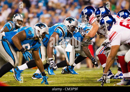 Sept. 27, 2012 - Charlotte, North Carolina, USA - Carolina Panthers NT Ron Edwards (96) in Aktion während des Thursday Night Football-Spiels.  (Kredit-Bild: © Anantachai Brown/ZUMAPRESS.com) Stockfoto