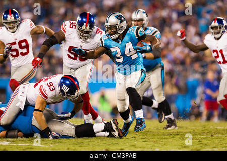 Sept. 27, 2012 - Charlotte, North Carolina, USA - Carolina Panthers RB DeAngelo Williams (34) in Aktion während des Thursday Night Football-Spiels. (Kredit-Bild: © Anantachai Brown/ZUMAPRESS.com) Stockfoto