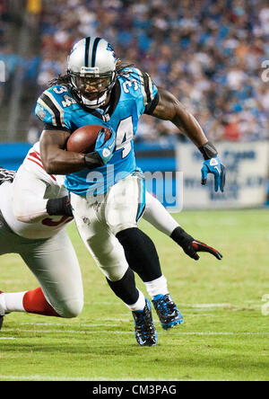 Sept. 27, 2012 - Charlotte, North Carolina, USA - Carolina Panthers RB DeAngelo Williams (34) in Aktion während des Thursday Night Football-Spiels.  (Kredit-Bild: © Anantachai Brown/ZUMAPRESS.com) Stockfoto