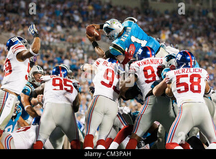 Sept. 27, 2012 - Charlotte, North Carolina, USA - Carolina Panthers QB Cam Newton (1) in Aktion während des Thursday Night Football-Spiels. (Kredit-Bild: © Anantachai Brown/ZUMAPRESS.com) Stockfoto