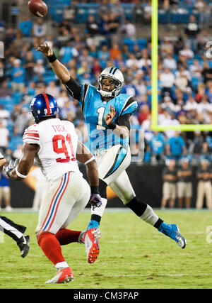 Sept. 27, 2012 - Charlotte, North Carolina, USA - Carolina Panthers QB Cam Newton (1) in Aktion während des Thursday Night Football-Spiels.  (Kredit-Bild: © Anantachai Brown/ZUMAPRESS.com) Stockfoto