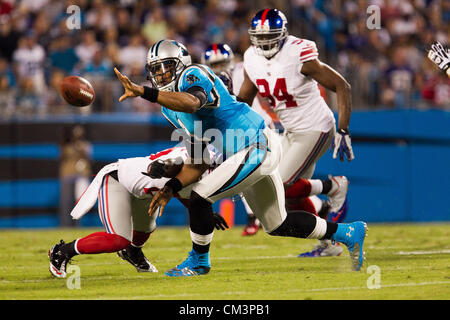 Sept. 27, 2012 - Charlotte, North Carolina, USA - Carolina Panthers QB Cam Newton (1) in Aktion während des Thursday Night Football-Spiels. (Kredit-Bild: © Anantachai Brown/ZUMAPRESS.com) Stockfoto