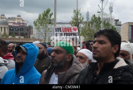 Bradford, UK. 28. September 2012. Eine klare Botschaft aus der muslimischen Gemeinde von Bradford als Hunderte trat den friedlichen Protest gegen den Anti-islamischen Film die Unschuld der Muslime Stockfoto