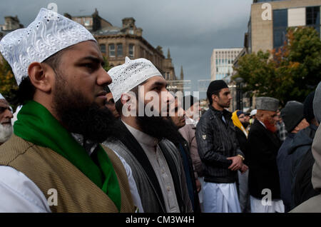 Bradford, UK. 28. September 2012. Bradford hat eine große muslimische Gemeinde und Hunderte von Menschen trafen sich heute für einen friedlichen protest Stockfoto