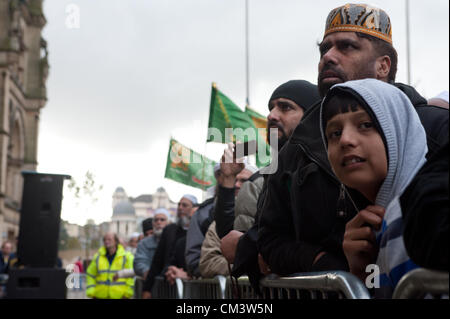 Bradford, UK. 28. September 2012. Mitglieder der muslimischen Gemeinde versammelten sich in centenary Square Bradford Protest gegen Anti islamische Films die Unschuld der Muslime Stockfoto