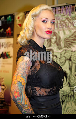 London, UK. 28. September 2012. Tätowierte Frau in London Tattoo Convention 2012 Stockfoto