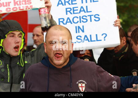 English Defence League (EDL) Express ihre Wut auf die wahrgenommene Anstieg der militante Islam in Großbritannien während eines Protestes in Walsall Stockfoto