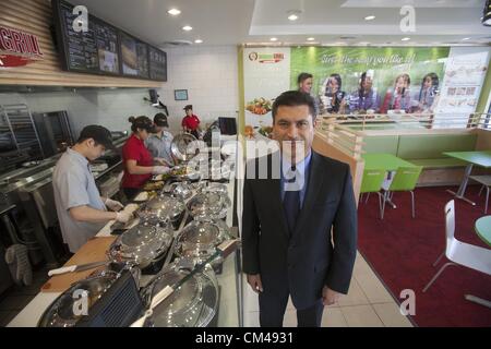 24. September 2012 - Los Angeles, Kalifornien (CA, USA - Manuel Villareal, executive Vice President von Yoshinoya USA. (Kredit-Bild: © Ringo Chiu/ZUMAPRESS.com) Stockfoto