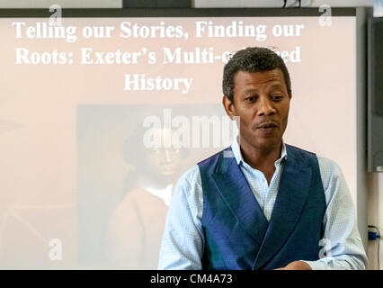 Exeter, UK. 1. Oktober 2012. Wilfred Emmanuel-Jones, britischer Unternehmer, Landwirt und Gründer von "The Black Farmer" Reihe von Lebensmitteln, anlässlich von Exeter City Multi-Coloured Geschichte Launch Event Stockfoto