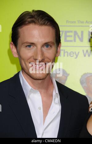 1. Oktober 2012 anlässlich der Bruin Theater, Los Angeles - Los Angeles, Kalifornien, USA - 1. Oktober 2012 - Los Angeles, Kalifornien, USA - JAMES HOBART auf der sieben Psychopathen Premiere. (Kredit-Bild: © Paul Fenton/ZUMAPRESS.com) Stockfoto