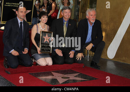 2. Oktober 2012 - Hollywood, Kalifornien, US - I15541CHW. Gale Anne Hurd geehrt mit Stern auf dem Hollywood Walk Of Fame.In Front von Napolean Perdis Hollywood, Hollywood, CA.10/03/2012.ANDREW LINCOLN, GALE ANNE HURD, LERON GUBLER und JAMES CAMERON. 2012 (Kredit-Bild: © Clinton Wallace/Globe Photos/ZUMAPRESS.com) Stockfoto