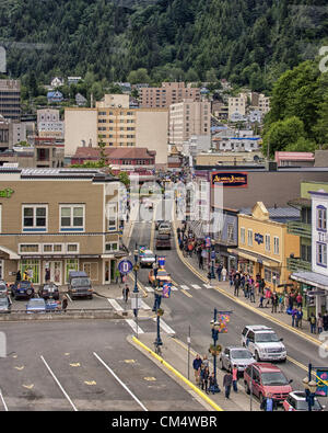 5. Juli 2012 - Borough Of Juneau, Alaska, US - Blick nach Norden bis Franklin Street, der historischen Bezirk von Juneau, Alaska, Hauptstadt von der Kreuzfahrt-Terminal. (Kredit-Bild: © Arnold Drapkin/ZUMAPRESS.com) Stockfoto