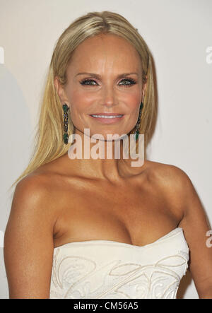 6. Oktober 2012 statt - Los Angeles, Kalifornien, USA - Kristin Chenoweth Teilnahme an der 2012 American Humane Association '' Hund Hero Awards'' im Beverly Hilton Hotel in Beverly Hills, Kalifornien am 6. Oktober 2012. 2012 (Kredit-Bild: © D. Long/Globe Photos/ZUMAPRESS.com) Stockfoto