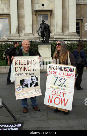 London UK. 7. Oktober 2012. Jahrestag des Beginns des Afghanistan-Krieges - Stop the War Koalition hält eine "Toten" Zeremonie Stockfoto