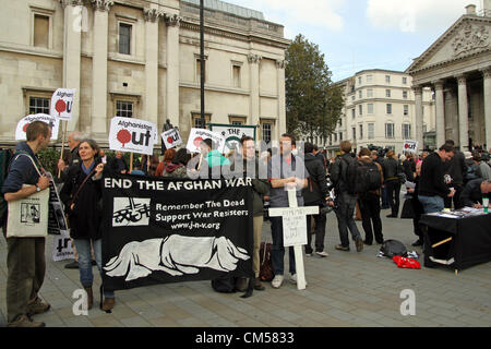 London UK. 7. Oktober 2012. Jahrestag des Beginns des Afghanistan-Krieges - Stop the War Koalition hält eine "Toten" Zeremonie Stockfoto