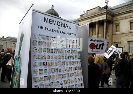 London UK. 7. Oktober 2012. Jahrestag des Beginns des Afghanistan-Krieges - Stop the War Koalition hält eine "Toten" Zeremonie Stockfoto