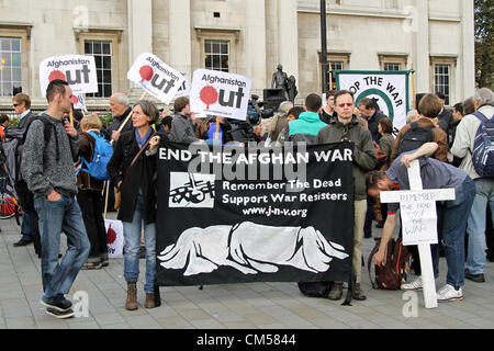 London UK. 7. Oktober 2012. Jahrestag des Beginns des Afghanistan-Krieges - Stop the War Koalition hält eine "Toten" Zeremonie Stockfoto