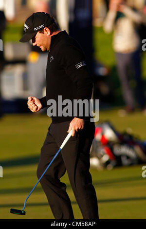 7. Oktober 2012. St. Andrews, Schottland. Branden Grace (RSA) Gewinner des The European Tour Alfred Dunhill Links Championship Golfturnier, auf The Old Course St Andrews gespielt. Obligatorische Kredit: Mitchell Gunn/ESPA/Alamy Live News Stockfoto