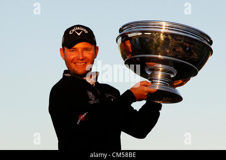 7. Oktober 2012. St. Andrews, Schottland. Branden Grace (RSA) Gewinner des The European Tour Alfred Dunhill Links Championship Golfturnier, auf The Old Course St Andrews gespielt. Obligatorische Kredit: Mitchell Gunn/ESPA/Alamy Live News Stockfoto