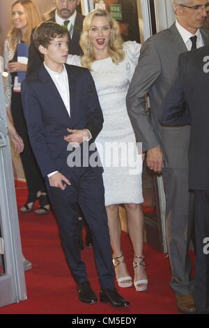 8. Oktober 2012 - Madrid, Spanien - australische Schauspielerin Naomi Watts und Schauspieler Tom Holland besuchen '' The Impossible'' Premiere im Kinepolis-Kino in Madrid, Spanien (Credit-Bild: © Jack Abuin/ZUMAPRESS.com) Stockfoto