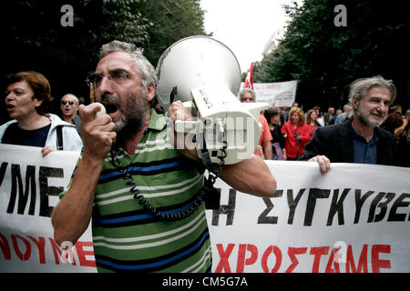 Thessaloniki, Griechenland. 9. Oktober 2012. Gewerkschaften und Oppositionsparteien im hoch verschuldeten Griechenland organisieren Demonstrationen im nördlichen Griechenland Stadt von Thessaloniki zum protest gegen einen geplanten 6-Stunden-Besuch von Bundeskanzlerin Angela Merkel heute in Athen. Bildnachweis: Konstantinos Tsakalidis / Alamy Live News Stockfoto