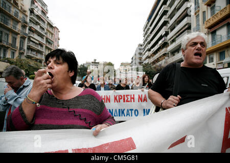 Thessaloniki, Griechenland. 9. Oktober 2012. Gewerkschaften und Oppositionsparteien im hoch verschuldeten Griechenland organisieren Demonstrationen im nördlichen Griechenland Stadt von Thessaloniki zum protest gegen einen geplanten 6-Stunden-Besuch von Bundeskanzlerin Angela Merkel heute in Athen. Bildnachweis: Konstantinos Tsakalidis / Alamy Live News Stockfoto